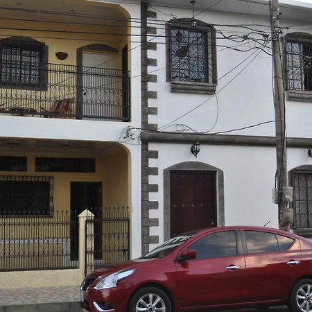 Hotel Casa Blanca León Buitenkant foto